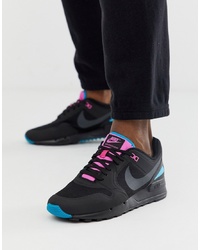 Chaussures de sport imprimées noires Nike