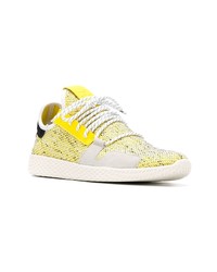Chaussures de sport jaunes Adidas By Pharrell Williams