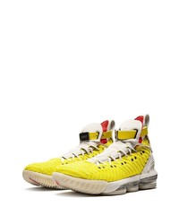 Chaussures de sport jaunes Nike