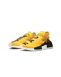 Chaussures de sport jaunes Adidas By Pharrell Williams