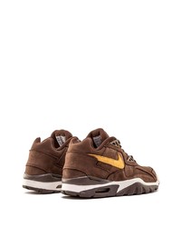 Chaussures de sport marron foncé Nike