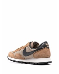 Chaussures de sport marron Nike