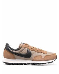 Chaussures de sport marron Nike