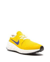 Chaussures de sport moutarde Nike