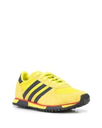 Chaussures de sport moutarde adidas