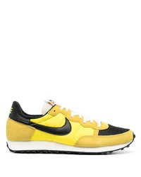 Chaussures de sport moutarde Nike