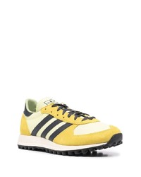 Chaussures de sport moutarde adidas