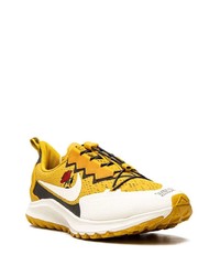 Chaussures de sport moutarde Nike