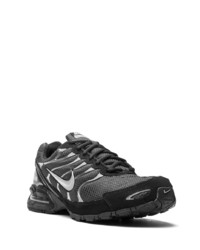 Chaussures de sport noir et argenté Nike