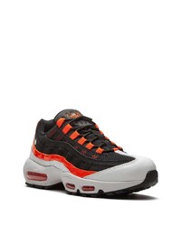 Chaussures de sport noir et orange Nike