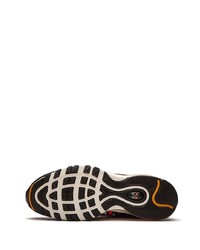 Chaussures de sport noir et orange Nike