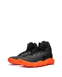 Chaussures de sport noir et orange Nike