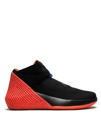 Chaussures de sport noir et orange Jordan