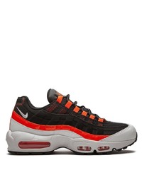 Chaussures de sport noir et orange Nike