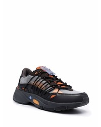 Chaussures de sport noir et orange McQ