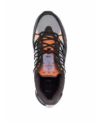 Chaussures de sport noir et orange McQ