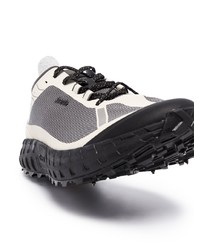 Chaussures de sport noires et blanches Norda