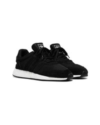 Chaussures de sport noires et blanches adidas