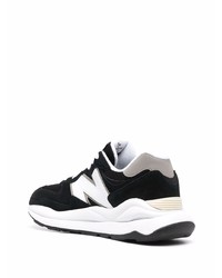 Chaussures de sport noires et blanches New Balance