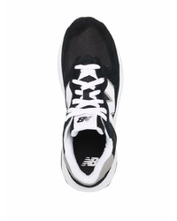 Chaussures de sport noires et blanches New Balance