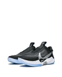 Chaussures de sport noires et blanches Nike