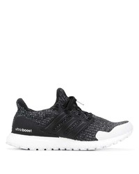 Chaussures de sport noires et blanches adidas