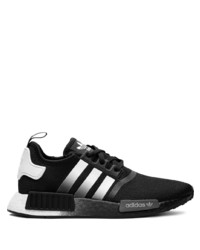 Chaussures de sport noires et blanches adidas