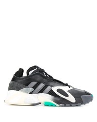 Chaussures de sport noires et blanches adidas