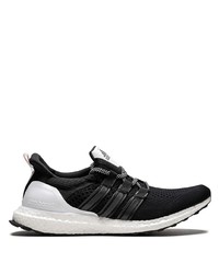 Chaussures de sport noires et blanches adidas