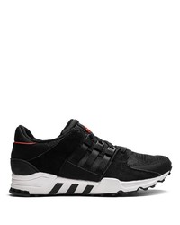 Chaussures de sport noires et blanches adidas