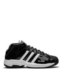 Chaussures de sport noires et blanches adidas