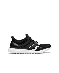 Chaussures de sport noires et blanches adidas