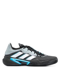 Chaussures de sport noires et blanches adidas Tennis