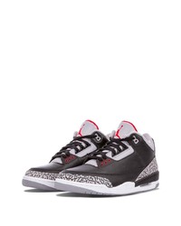 Chaussures de sport noires et blanches Jordan