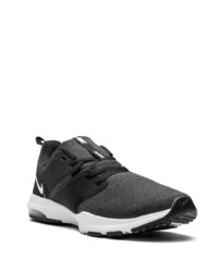 Chaussures de sport noires et blanches Nike