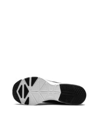 Chaussures de sport noires et blanches Nike