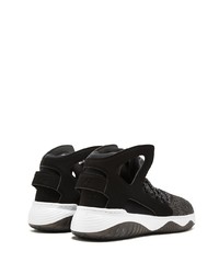 Chaussures de sport noires et blanches Nike