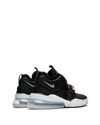 Chaussures de sport noires et blanches Nike