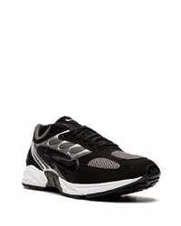 Chaussures de sport noires et blanches Nike