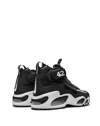 Chaussures de sport noires et blanches Nike