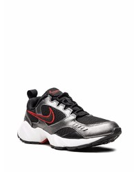 Chaussures de sport noires et blanches Nike