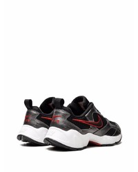 Chaussures de sport noires et blanches Nike