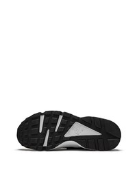 Chaussures de sport noires et blanches Nike