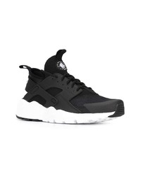 Chaussures de sport noires et blanches Nike