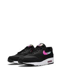 Chaussures de sport noires et blanches Nike