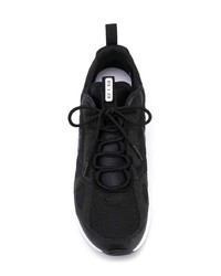 Chaussures de sport noires et blanches Nike