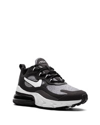 Chaussures de sport noires et blanches Nike