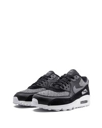 Chaussures de sport noires et blanches Nike