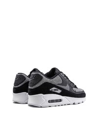 Chaussures de sport noires et blanches Nike