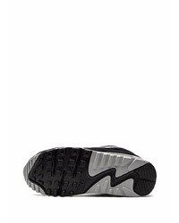 Chaussures de sport noires et blanches Nike